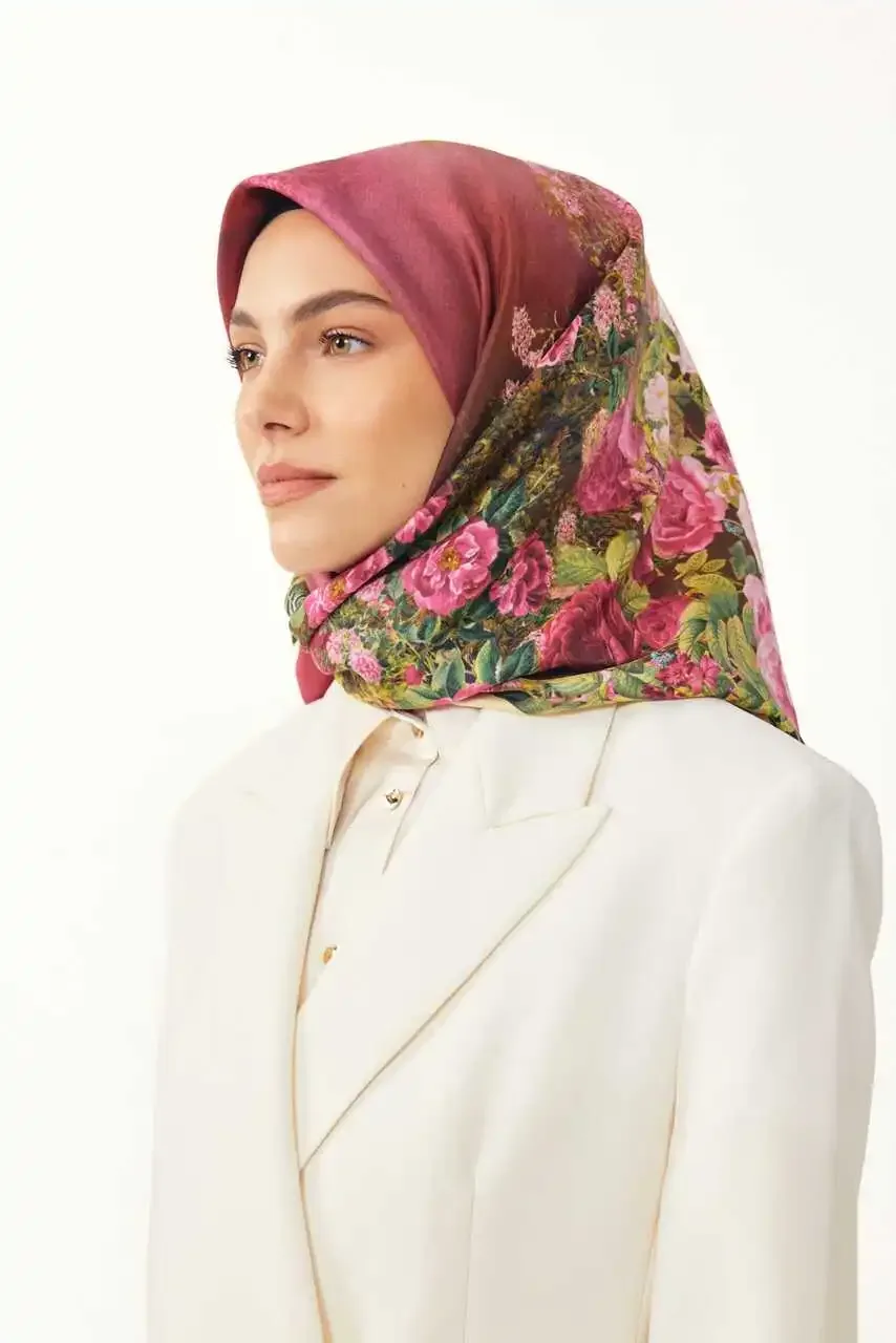 Gül Bahçesi Desen %100 Twill İpek / Fuşya Eşarp