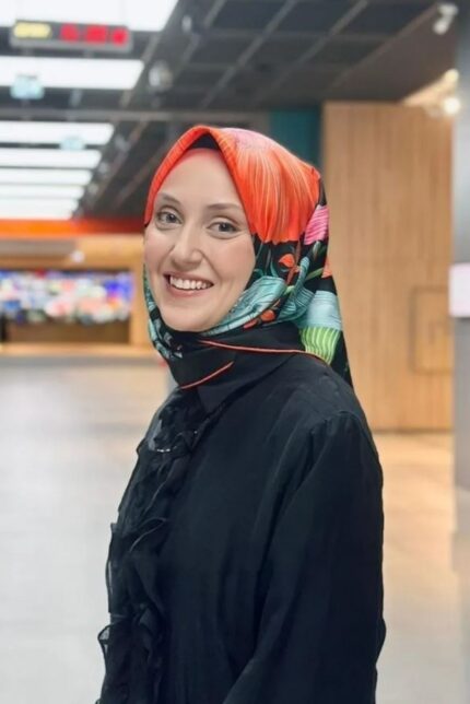 Çiçek Buketi/Turuncu Eşarp